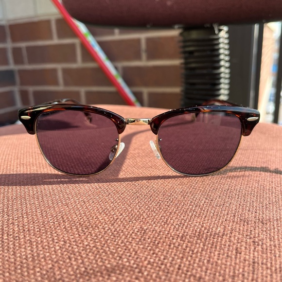 Uniqlo Sunglasses 😎 🕶️ - Picture 9 of 10